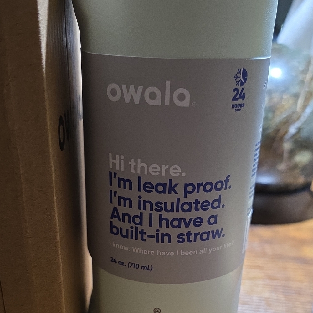 Owala FreeSip Insulated Bottle - White and Red - Picture 2 of 5